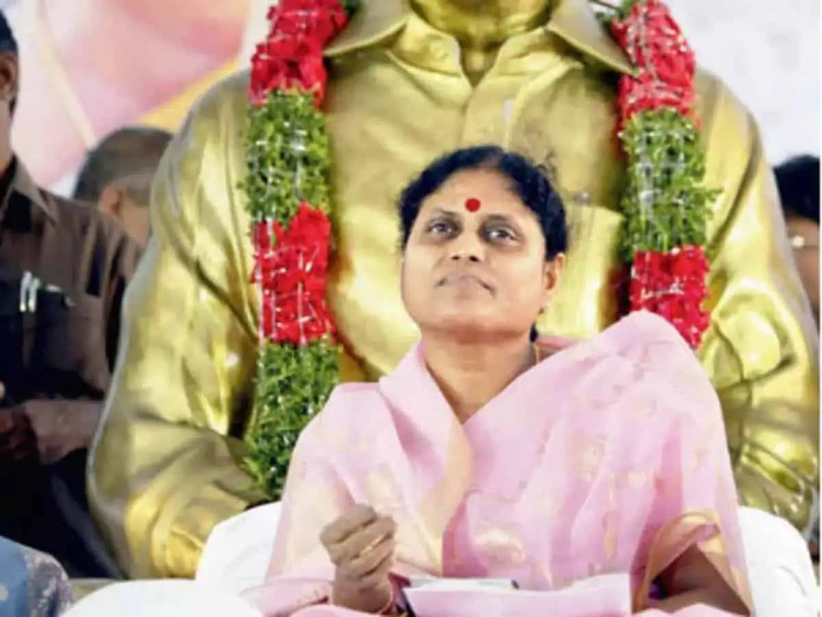 YS Vijayamma is in so much trouble..!