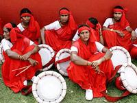 Woman naxal surrender before police