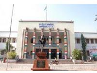 Frustrated aspirants pelt stones on Gandhi Bhavan