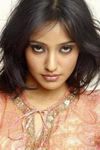 Neha Sharma, too much "Theda".