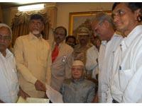 All party committee submits memorandum to Governor