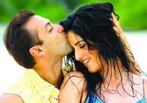 Heroine says no lip kiss to old BF