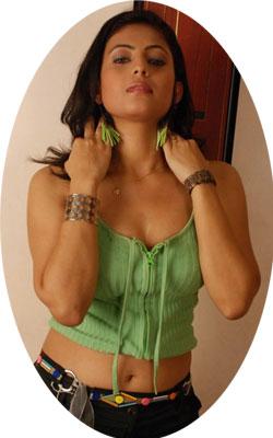 Heroine's hot business in Facebook