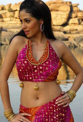 Homely Beauty turns Sexy Item