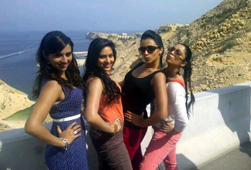 Muscat Hotties in Kissing Pose