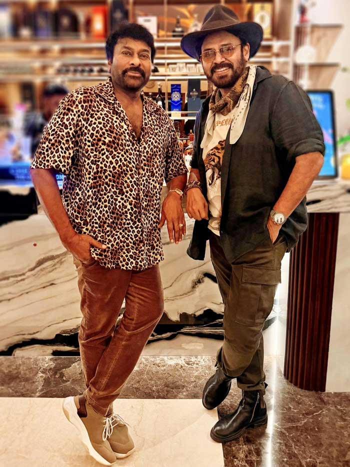 Chiranjeevi - Venkatesh bonhomie at 80s reunion