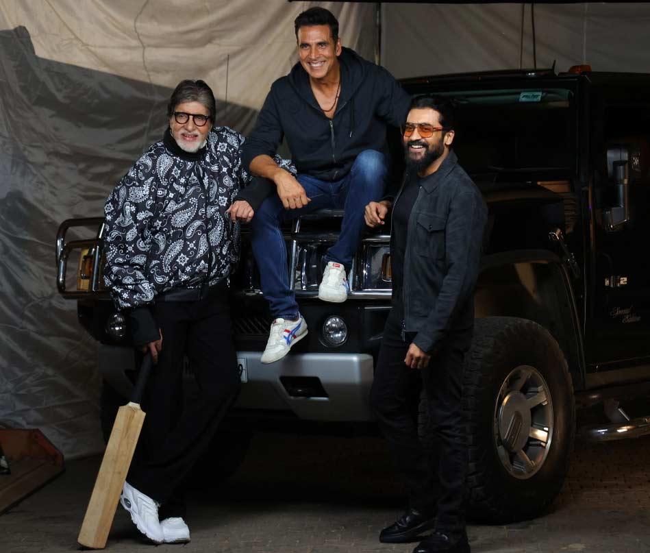 Amitabh poses with Akshay, Suriya after surgery