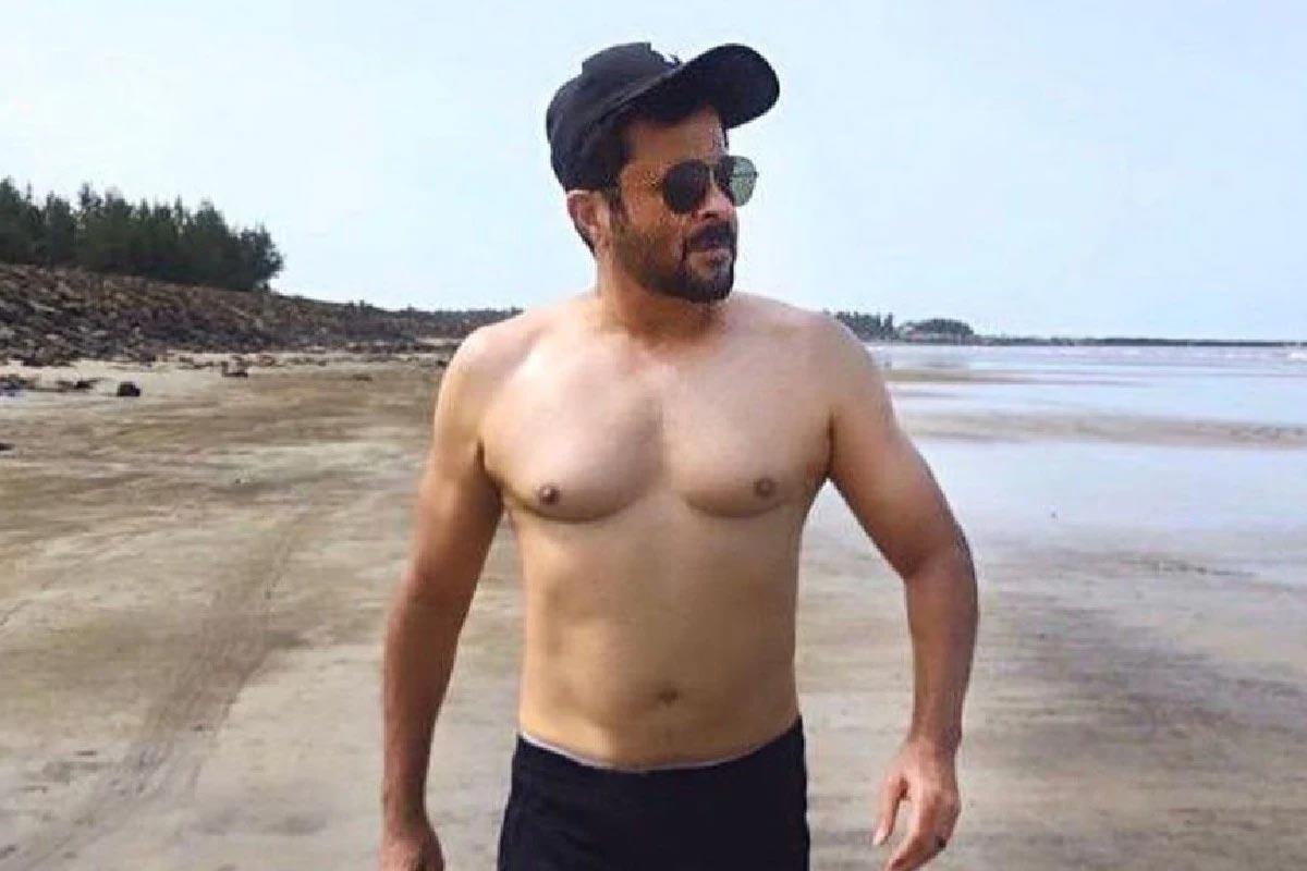 Anil Kapoor goes shirtless in minus temperatures