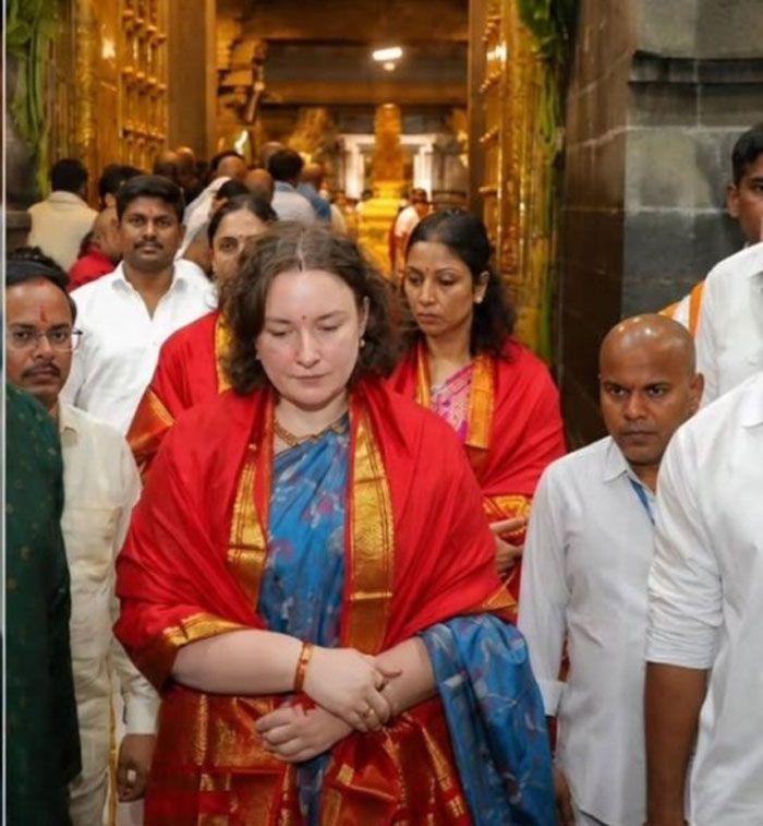 Anna Lezhneva visits Tirupati following Pawan surgery