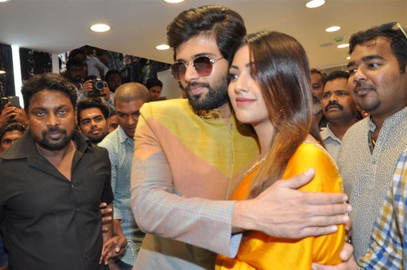 Vijay Devarakonda Special Romance with Anu