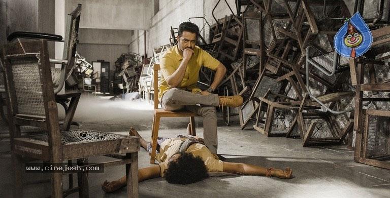 Mahesh, NTR Fan War with Abuses