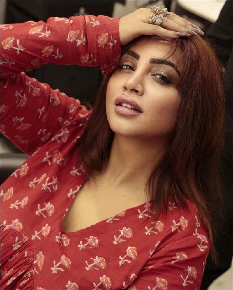 Arshi Khan Comes Out in Support of Shilpa Shinde