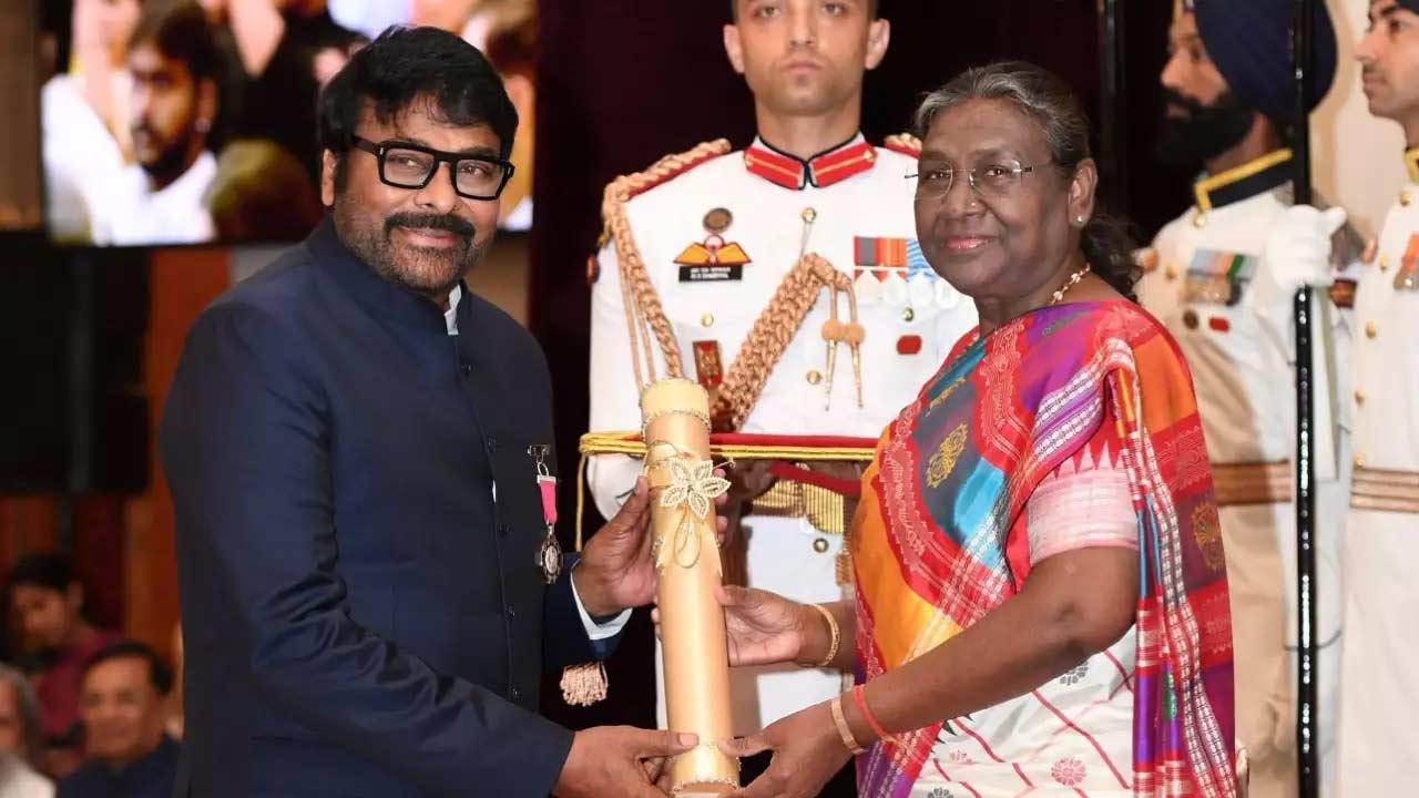 Chiranjeevi receives Padma Vibhushan from President