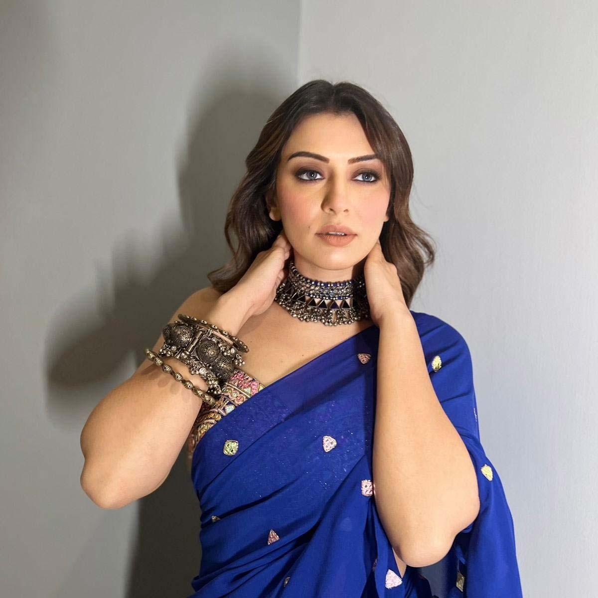 Hansika moves to Bombay High Court