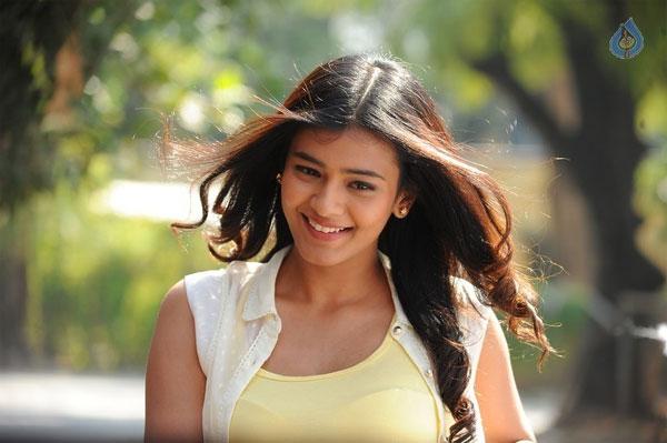Hebah Patel In Mega Compound!