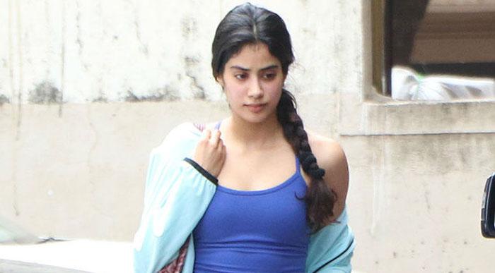 Fans Misbehave With New Babe!