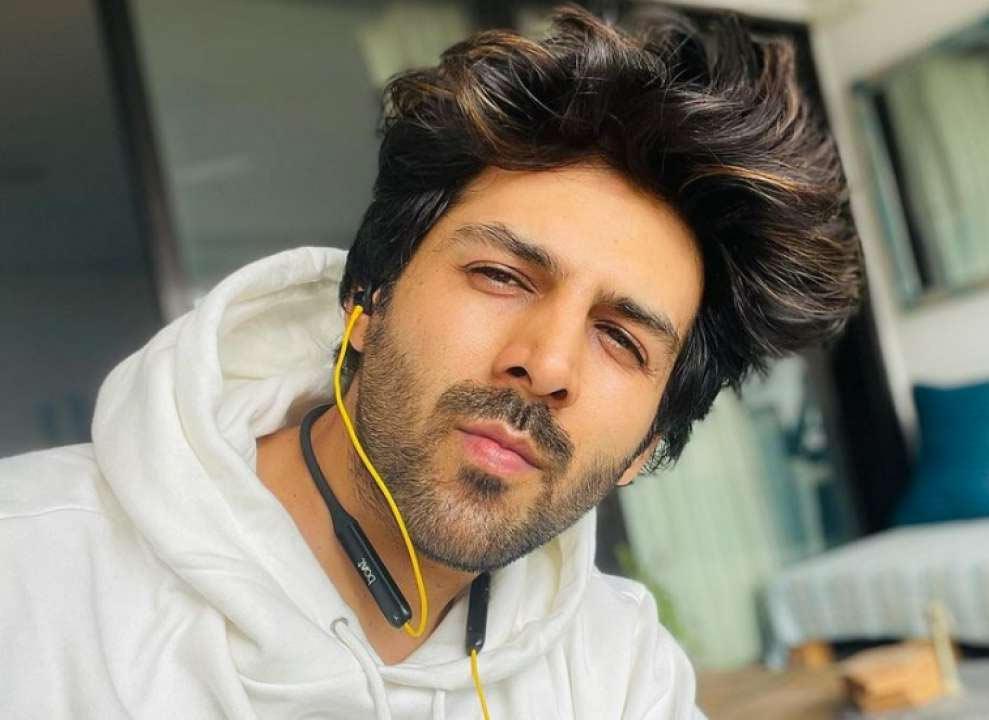 Viral: Bollywood hero grooves to Butta Bomma song