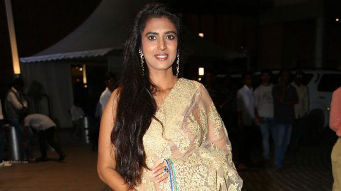 Hijras Shock Controversial Actress