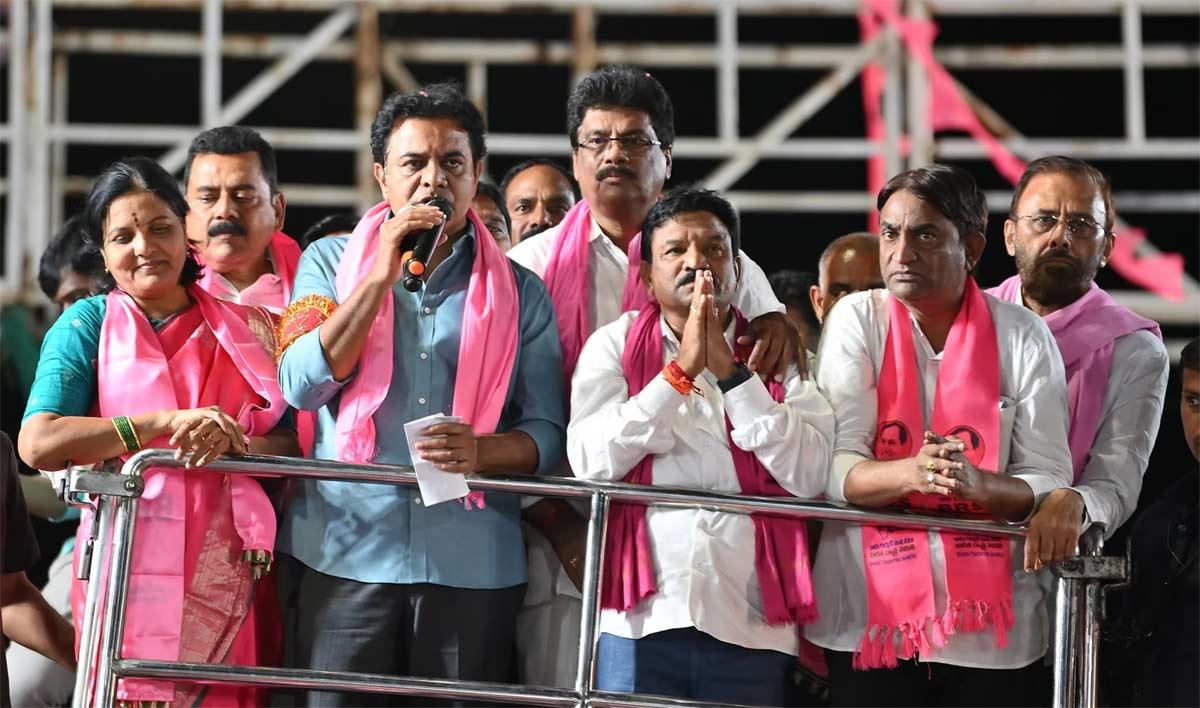 Stones pelted on KTR