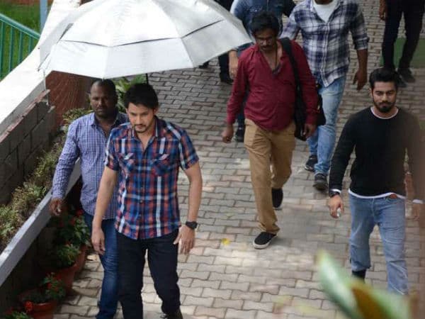 Worker Dies In Maharshi Sets