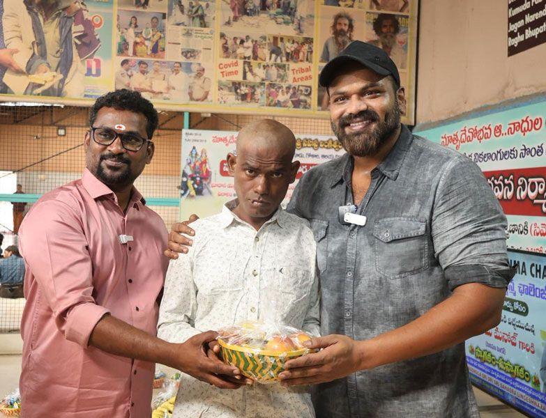 Manchu Manoj spends quality time at MatruDevobhava Ashram