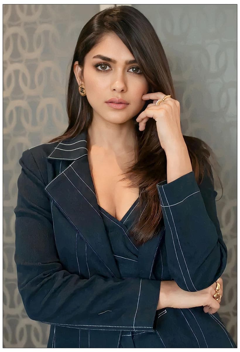 Mrunal Thakur Eyeing Commercial And Performance Oriented Roles
