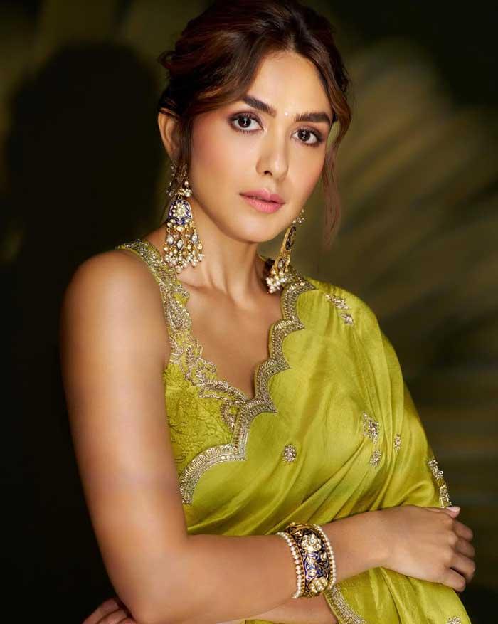 Mrunal Thakur Shuts Down Her Dating Rumors