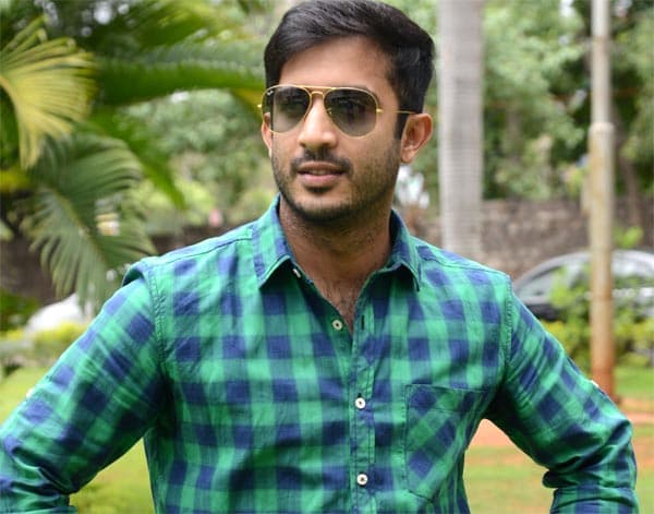 Anchor Ravi Becoming A Hero!