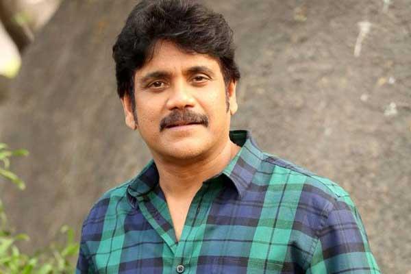 Nagarjuna Gave Hand To Comedian!