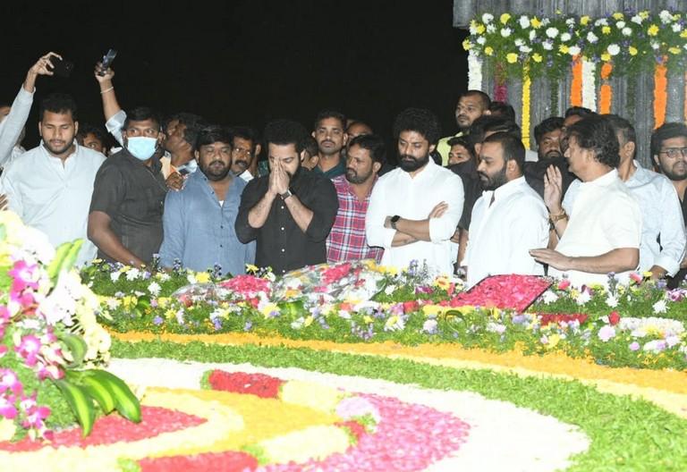 Sr NTR family members visit NTR ghat