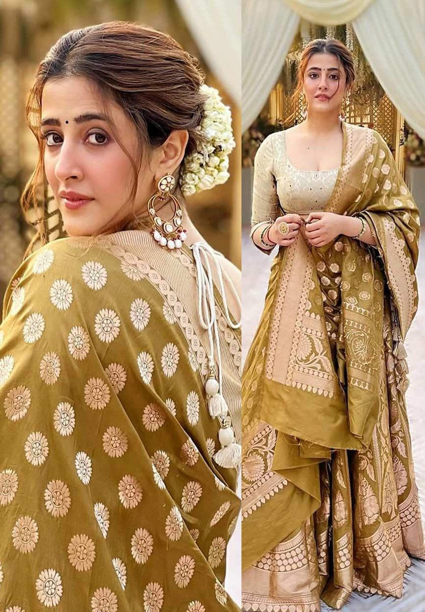 Nupur steals hearts in traditional attire