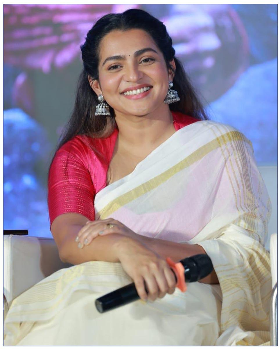 Parvathy Thiruvothu Exposes Current Malayalam Actors