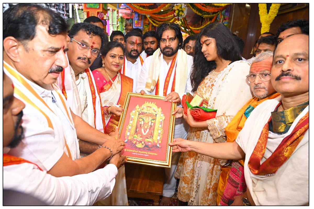 Pawan Along With His Daughter Prays At Vijayawada Temple