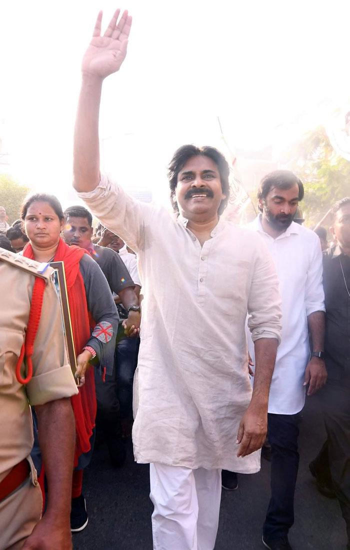 Pawan Kurnool Tour Grand Success for a Right Cause