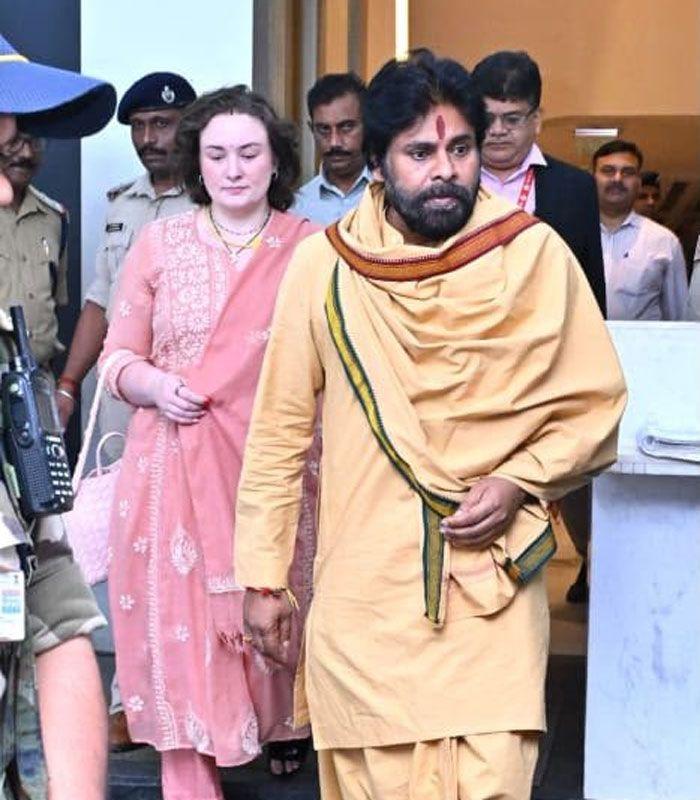 Pawan Kalyan Undergoes Shoulder Surgery In Mumbai