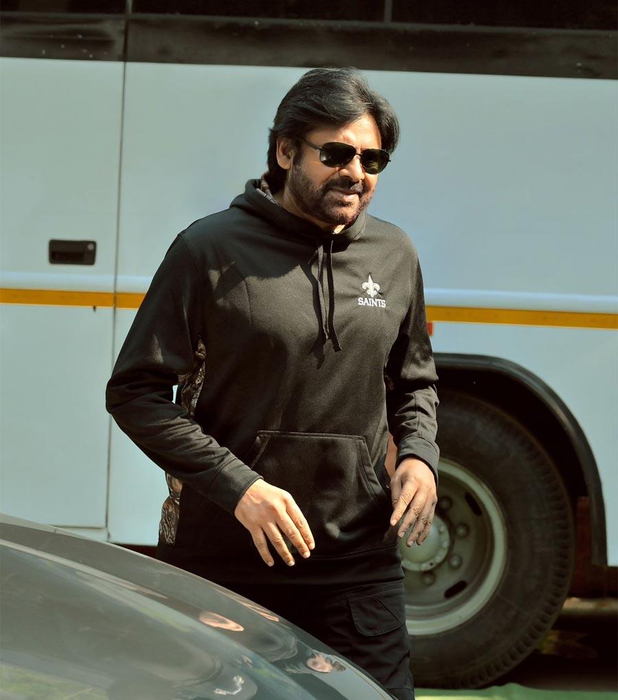 Pawan heads to Pune from Mumbai