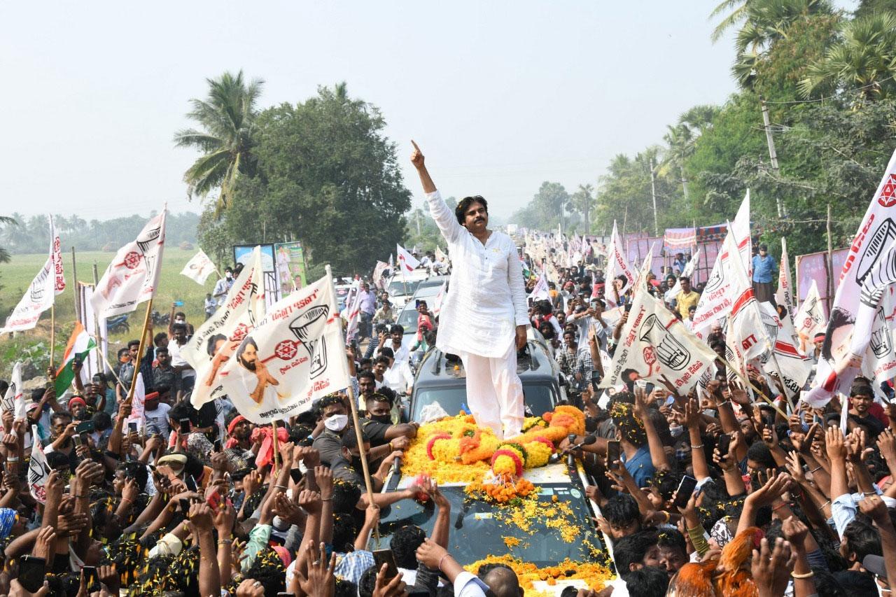 Pawan Tour Rocks:Â Warns YSRCP Govt on Farmers