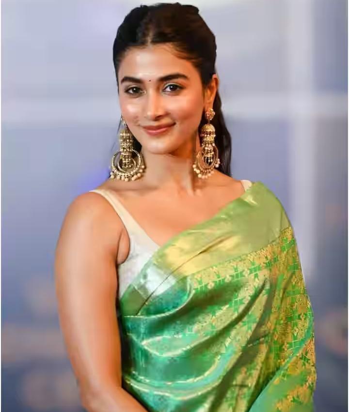Pooja Hegde showing stars to producers
