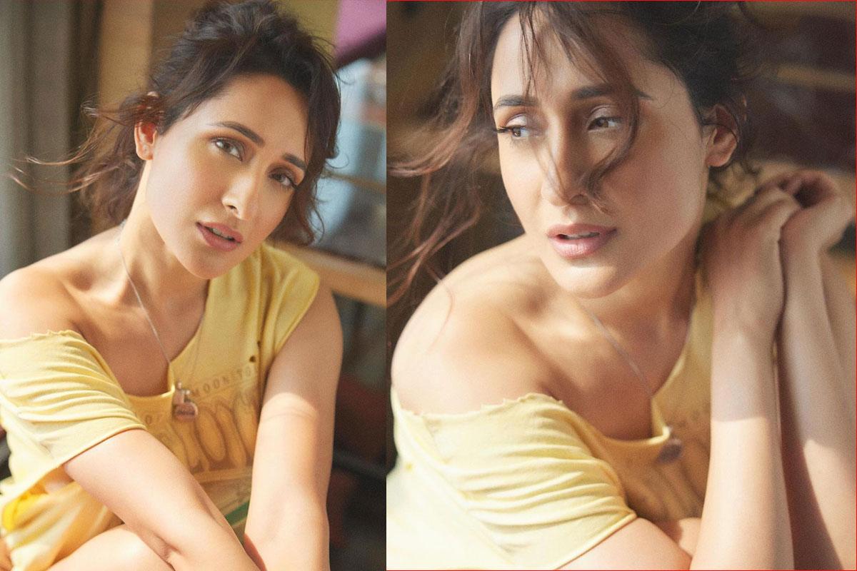 Pragya Jaiswal Draws Attention in Latest Photo Shoot