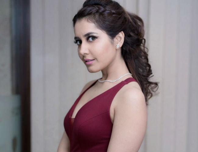 When Fan Surprised Raashi Khanna!