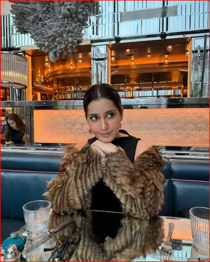 Raashii Khanna radiates with pretty face