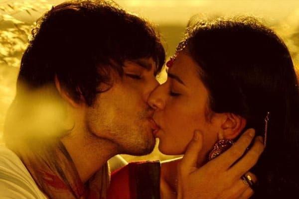 Rakul's Lip-Locks A Scary Affair
