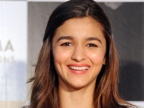 RRR Beauty Indulging In Jihadi Politics!
