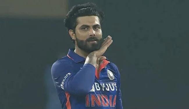 Star cricketer enjoys date with Pushpa