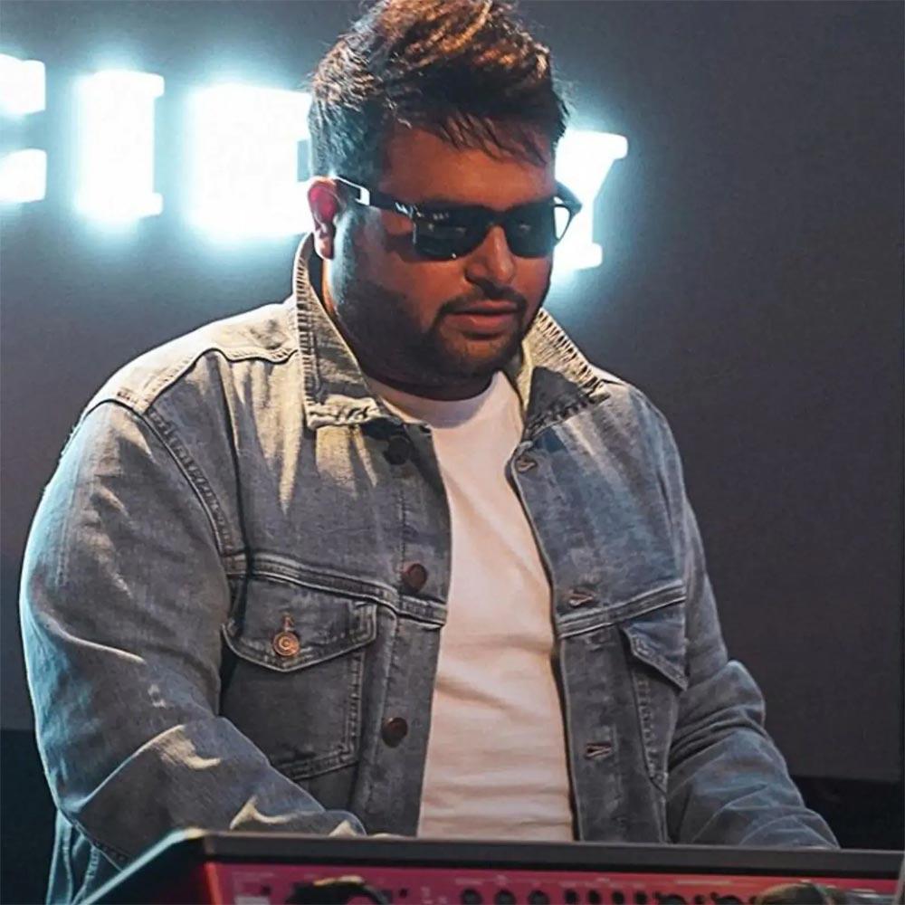 Mahesh Fans Kiddish Act at Thaman