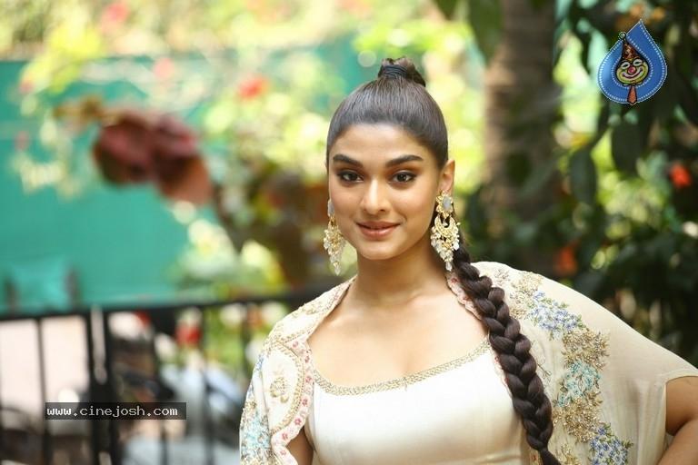 Saiee Manjrekar raves about Mega Heroes