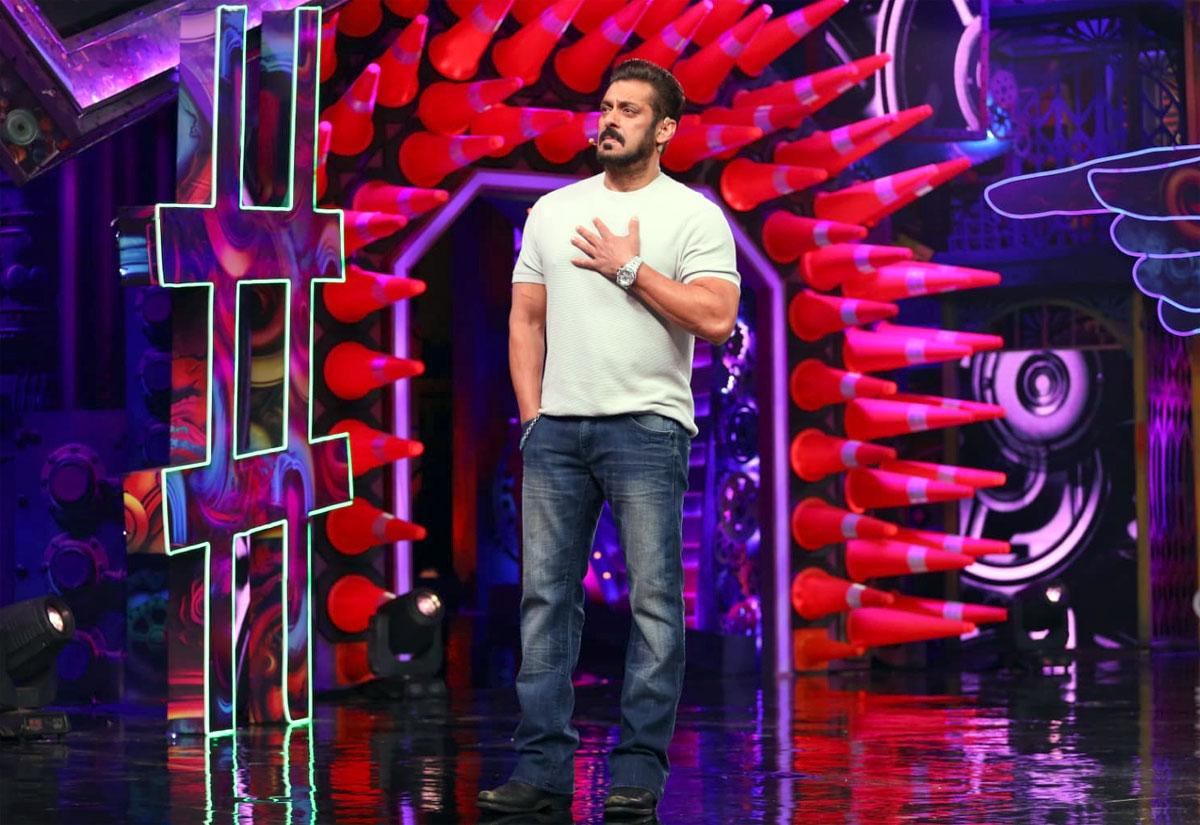 Serious Salman hails India in Bigg Boss