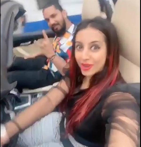 Heroine Gets Shock For Selfie Video