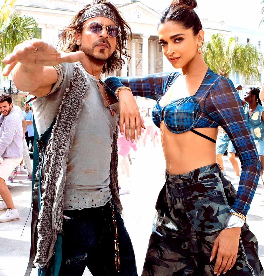 SRK - Deepika Burning Dance Floor In Jhoome Jo Song