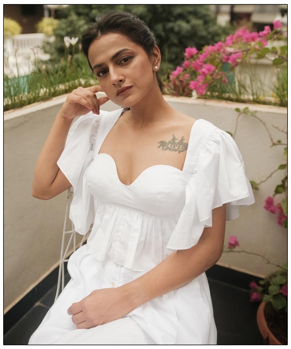 Shraddha Srinath Seduces In White